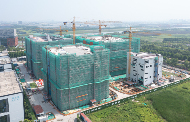 1688368049262493.jpg 20230621納米城-B2-項目封頂儀式008.jpg