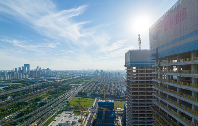 1699516953938609.jpg 蘇州自貿(mào)商務(wù)中心西塔封頂-為園區(qū)產(chǎn)業(yè)高質(zhì)量發(fā)展積蓄新動能3.jpg